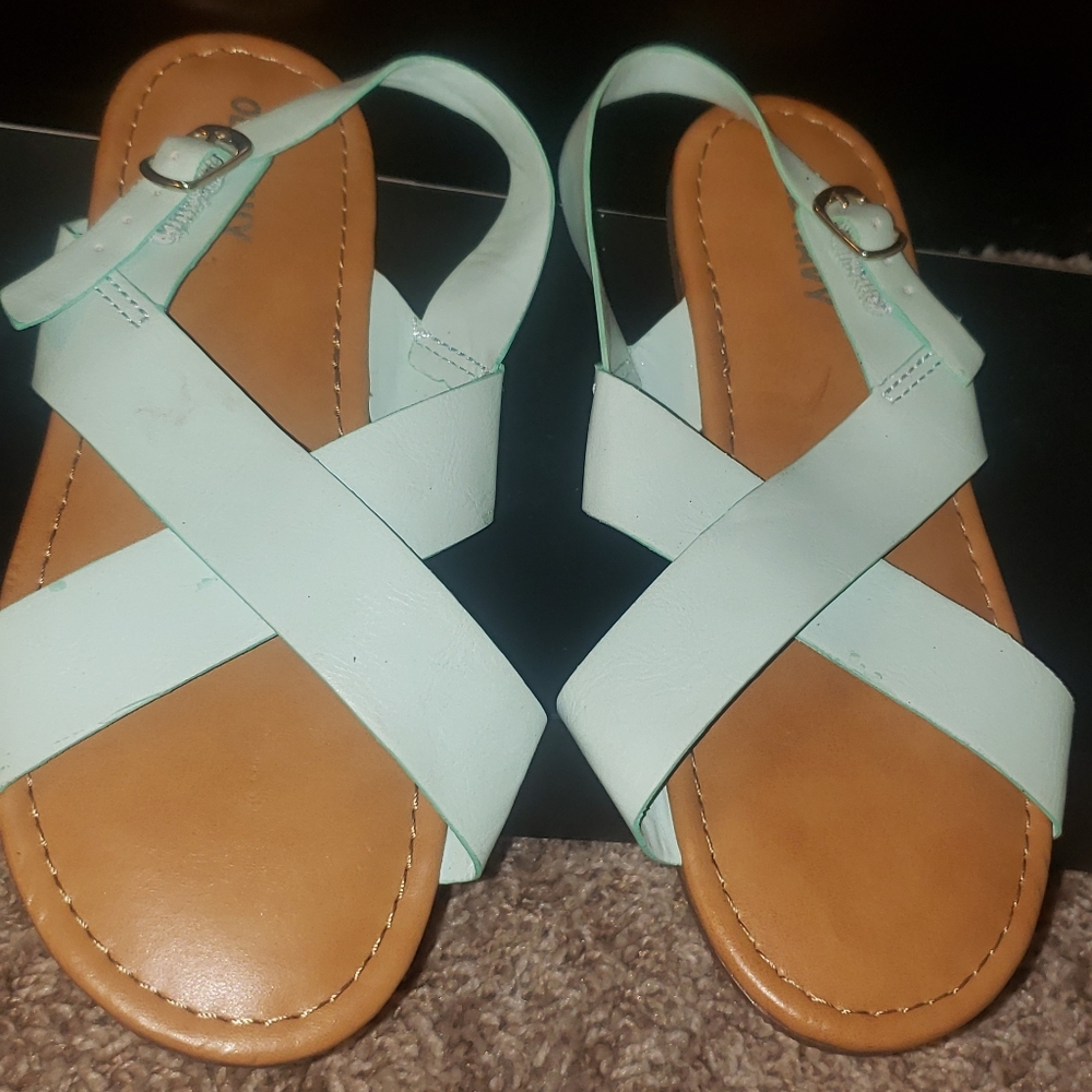 Shoes - Picture 2 of 4